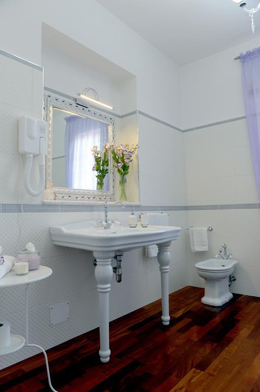 Il Giardino Delle Jacaranda Bed and Breakfast Talsano Rum bild