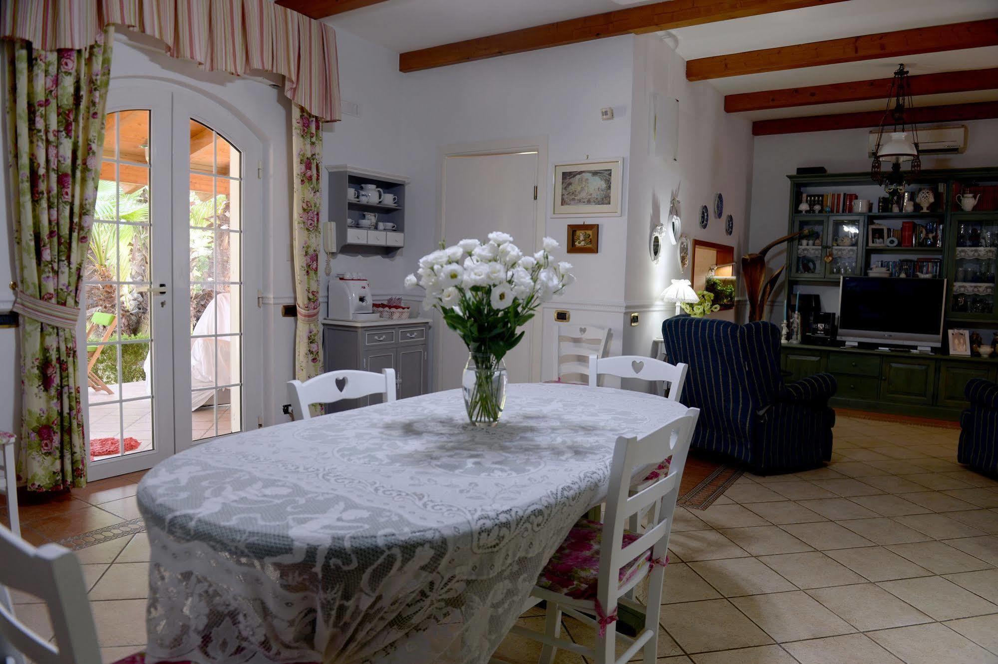 Il Giardino Delle Jacaranda Bed and Breakfast Talsano Exteriör bild